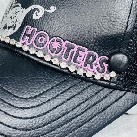 Hooters Hat Women’s Black Vegan Leather Rhinestones Owl Snap‎ Back OSFM Vtg - Picture 9 of 16